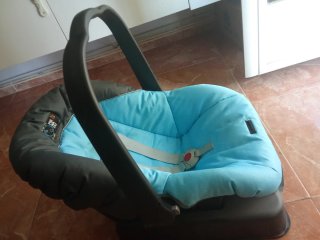 Huevo para bebé con adaptador coche