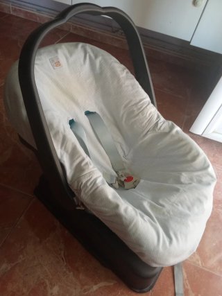 Huevo para bebé con adaptador coche