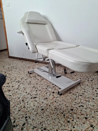 Camilla de masaje profesional hidráulica.