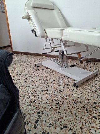 Camilla de masaje profesional hidráulica.