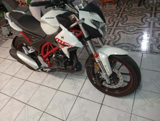 Macbor MC1 125 Naked Blanca y Roja