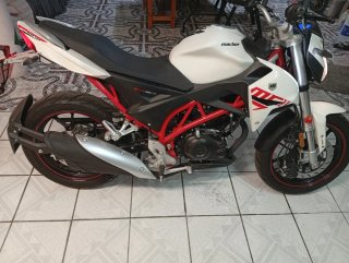 Macbor MC1 125 Naked Blanca y Roja