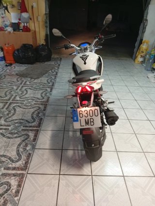 Macbor MC1 125 Naked Blanca y Roja
