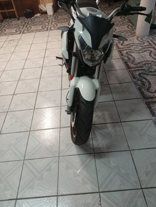 Macbor MC1 125 Naked Blanca y Roja