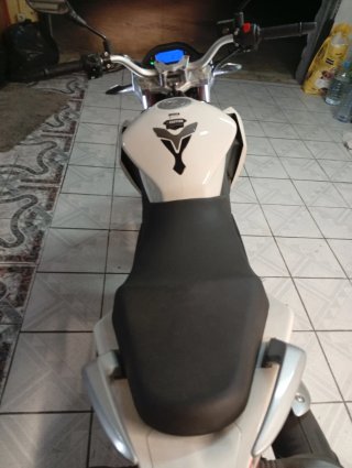 Macbor MC1 125 Naked Blanca y Roja