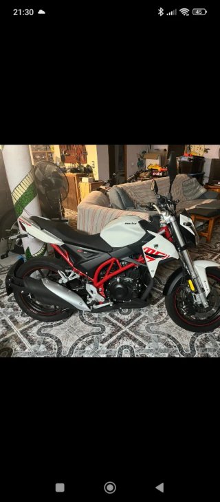 Macbor MC1 125 Naked Blanca y Roja