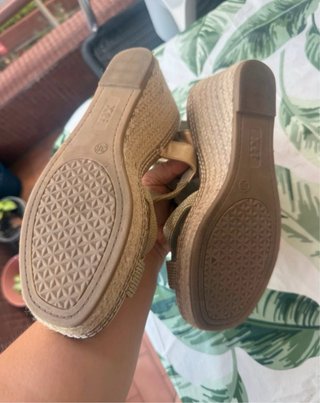 Sandalias doradas Xti