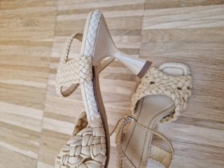 Sandalias de tacón de Pons Quintana color vainilla