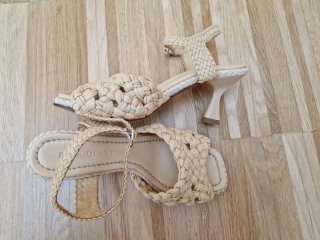 Sandalias de tacón de Pons Quintana color vainilla