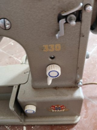 Máquina de coser PFAFF 330 Eléctrica