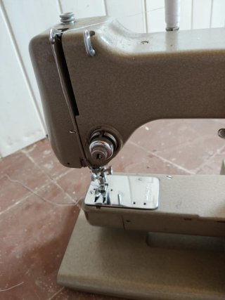 Máquina de coser PFAFF 330 Eléctrica