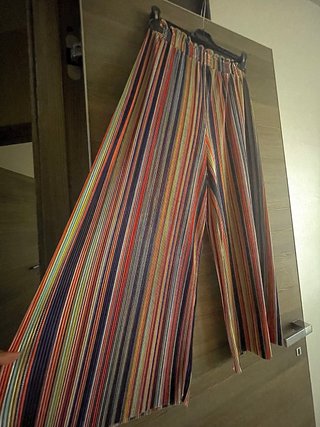 Pantaloni larghi a righe multicolor