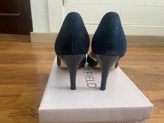 Zapatos de tacón azul marino