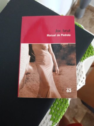 Libro "Joc Brut" en catalán