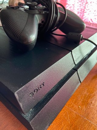 Consola PS4 + 6 Juegos + Cable HDMI