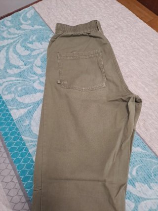 Lote 2 pantalones beige y verde militar