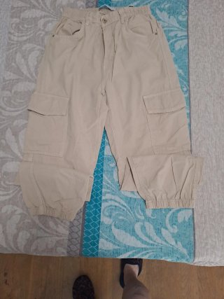 Lote 2 pantalones beige y verde militar