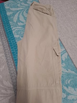 Lote 2 pantalones beige y verde militar