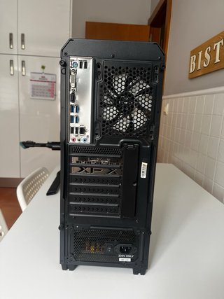 Ordenador de sobremesa AMD Negro