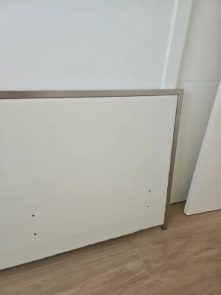 Cabecero polipiel blanco borde metalizado