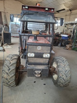 Tractor Fiat 82-86 New Holland con pala