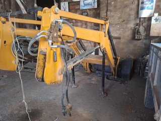 Tractor Fiat 82-86 New Holland con pala