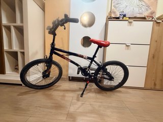 Patinete y lote de bicicletas
