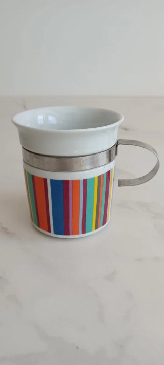 Taza rayas colores cerámica metal