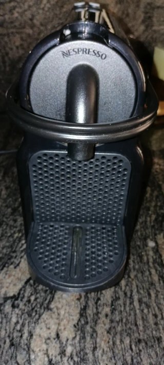 Cafetera Nespresso Negra