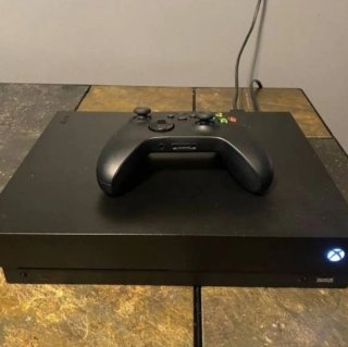 Xbox One X Nero