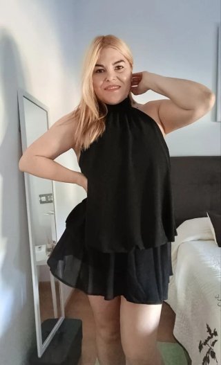 Vestido negro corto con pantalón corto interior