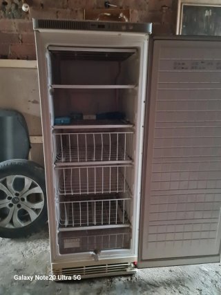 Congelador vertical Zanussi