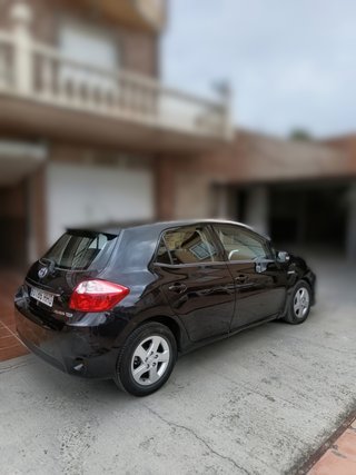 TOYOTA Auris 1.8 Hibrido Active 5p. Diciembre 2011
