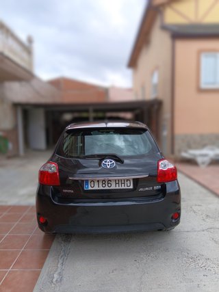 TOYOTA Auris 1.8 Hibrido Active 5p. Diciembre 2011