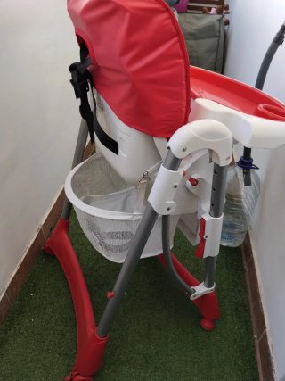 Trona roja para bebé