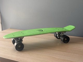 Mini skate verde