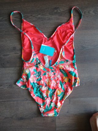 Bañador estampado floral con volantes
