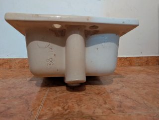 Pila de lavabo blanca - regalo pieza mármol pared