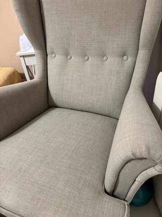 Sillón orejero Ikea Strandmon gris claro