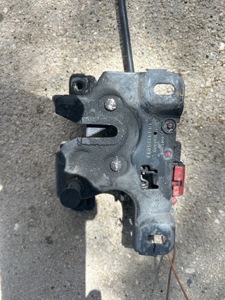 Cerradura Capó VAG 823509J