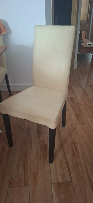 Precio negociable 5 Sillas Comedor Piel Sintética