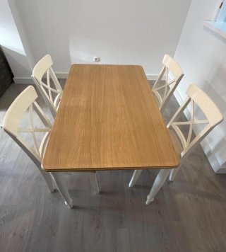Mesa comedor cuadrada madera diseño Ikea