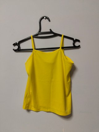Camiseta tirantes amarilla fresquita