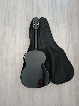 Guitarra española color negro brillante y Beige