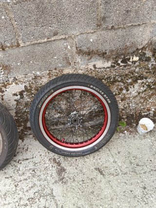 Llanta Beta RRT recién calzada