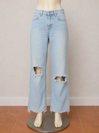 Pantalón vaquero desgarrado azul claro