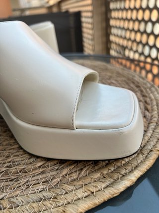 Sandalias Zara Plataforma Tacón Beige