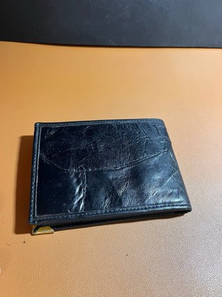 Billetera de piel negra