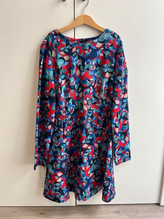 Vestido corto estampado manga larga