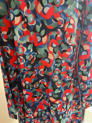 Vestido corto estampado manga larga